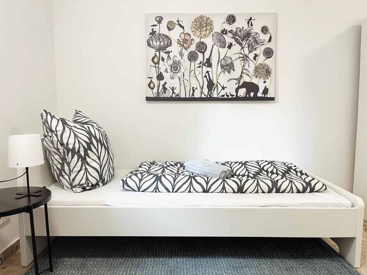 Bohnapartments Elisa - Wohlfuehlapartment Mit 2 Gratis Parkplaetzen Und 3 Schlafzimmern - Wlan - Vollausstattung Erfurt Kültér fotó