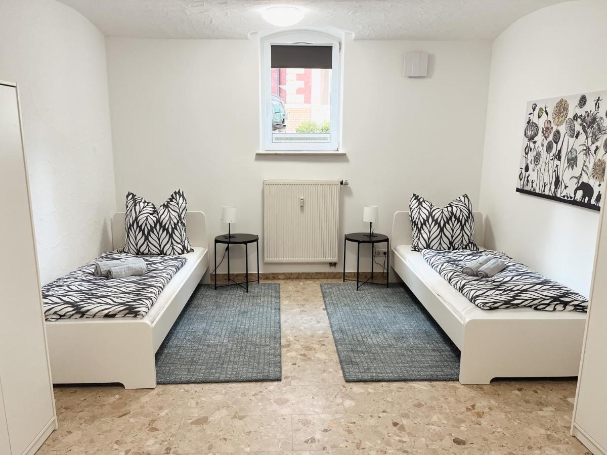 Bohnapartments Elisa - Wohlfuehlapartment Mit 2 Gratis Parkplaetzen Und 3 Schlafzimmern - Wlan - Vollausstattung Erfurt Kültér fotó