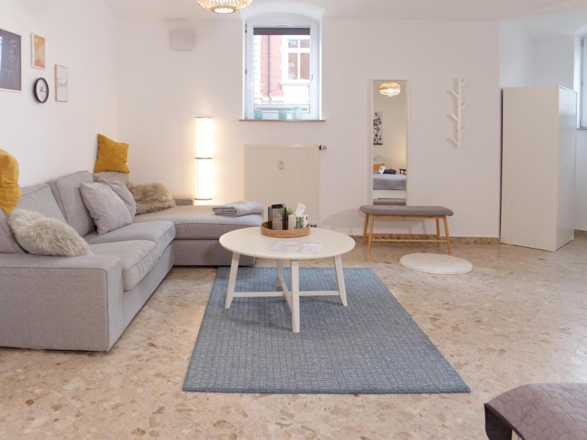 Bohnapartments Elisa - Wohlfuehlapartment Mit 2 Gratis Parkplaetzen Und 3 Schlafzimmern - Wlan - Vollausstattung Erfurt Kültér fotó