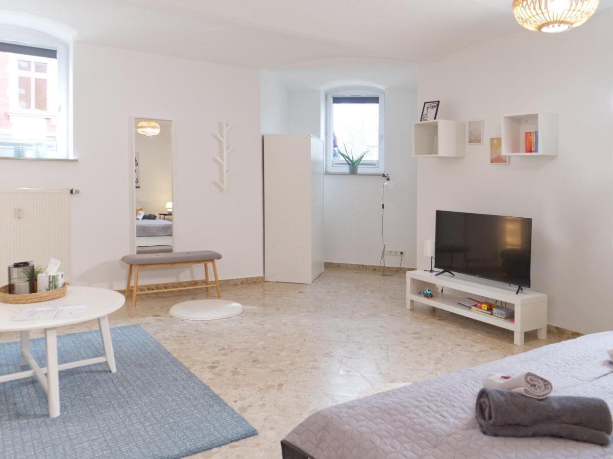 Bohnapartments Elisa - Wohlfuehlapartment Mit 2 Gratis Parkplaetzen Und 3 Schlafzimmern - Wlan - Vollausstattung Erfurt Kültér fotó