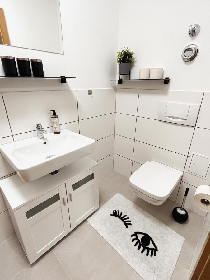 Bohnapartments Elisa - Wohlfuehlapartment Mit 2 Gratis Parkplaetzen Und 3 Schlafzimmern - Wlan - Vollausstattung Erfurt Kültér fotó