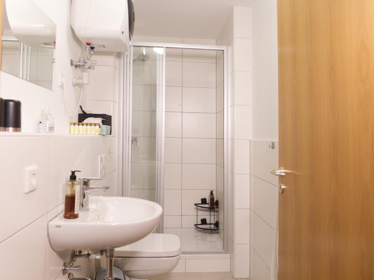 Bohnapartments Elisa - Wohlfuehlapartment Mit 2 Gratis Parkplaetzen Und 3 Schlafzimmern - Wlan - Vollausstattung Erfurt Kültér fotó