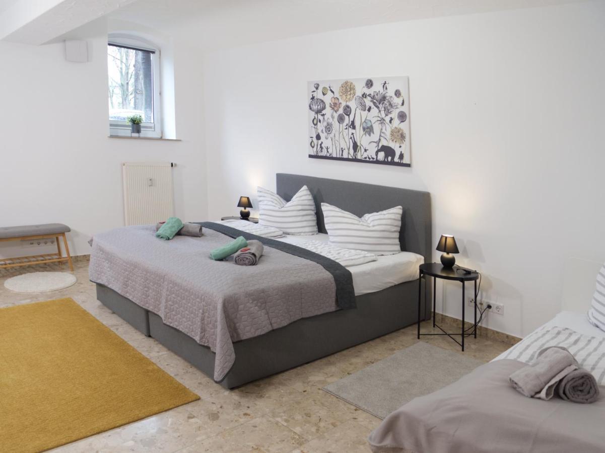 Bohnapartments Elisa - Wohlfuehlapartment Mit 2 Gratis Parkplaetzen Und 3 Schlafzimmern - Wlan - Vollausstattung Erfurt Kültér fotó