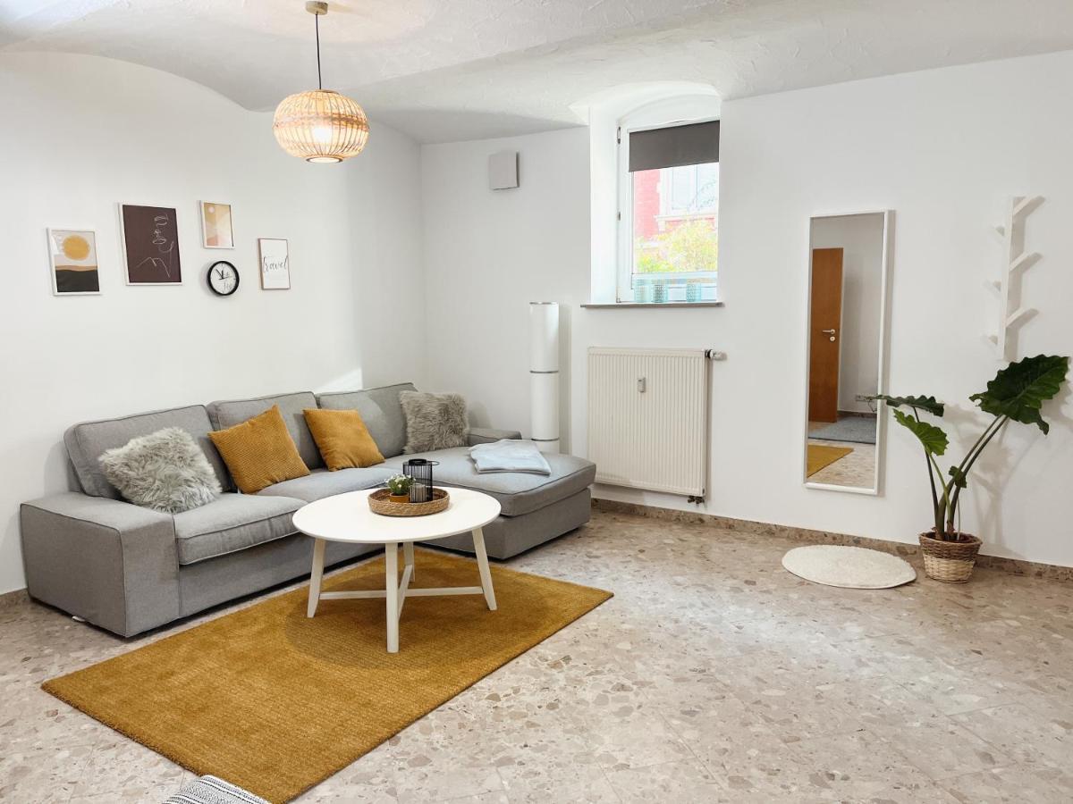 Bohnapartments Elisa - Wohlfuehlapartment Mit 2 Gratis Parkplaetzen Und 3 Schlafzimmern - Wlan - Vollausstattung Erfurt Kültér fotó